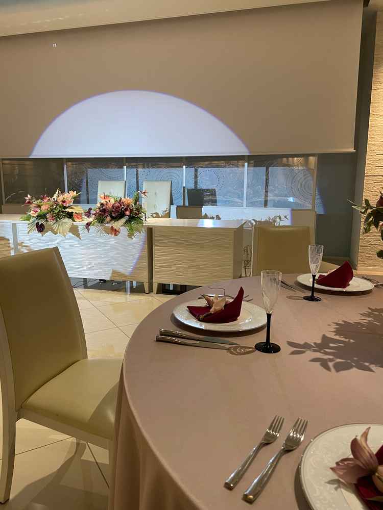 当日はプロジェクトマッピングで見学を盛り上げてくれました。式のイメージが分かり内装が好み