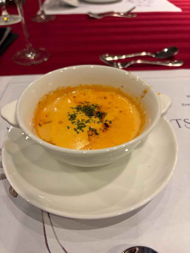 お料理はどれも美味しく、特に季節のスープが絶品でした。