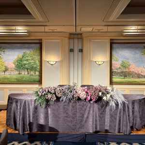 式場の中に絵画があるのがとても素敵でした。