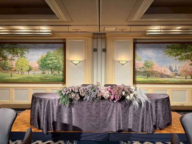 式場の中に絵画があるのがとても素敵でした。