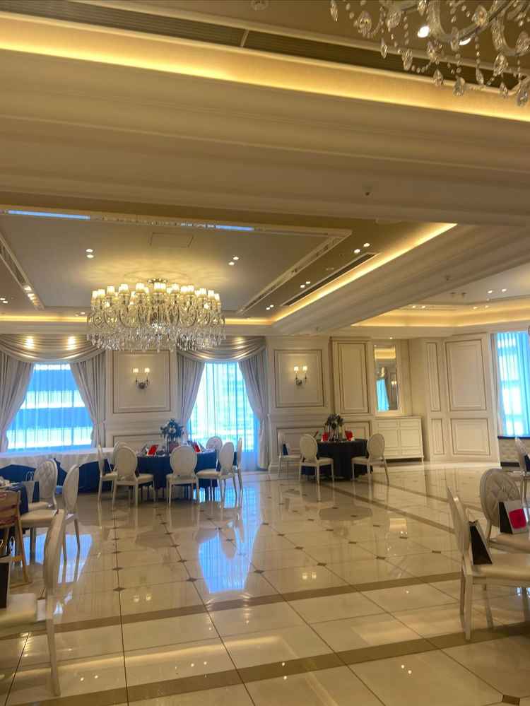 披露宴会場。二つのうちの一つ。どちらも結構広くて、１００人は入りそう！子供の遊び場スペースも作れる。