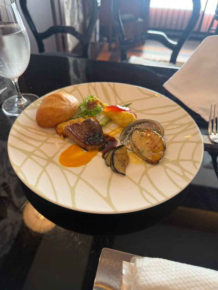 試食したお料理です。どれもとても美味しかったですが、お肉が少し脂っこかったです、