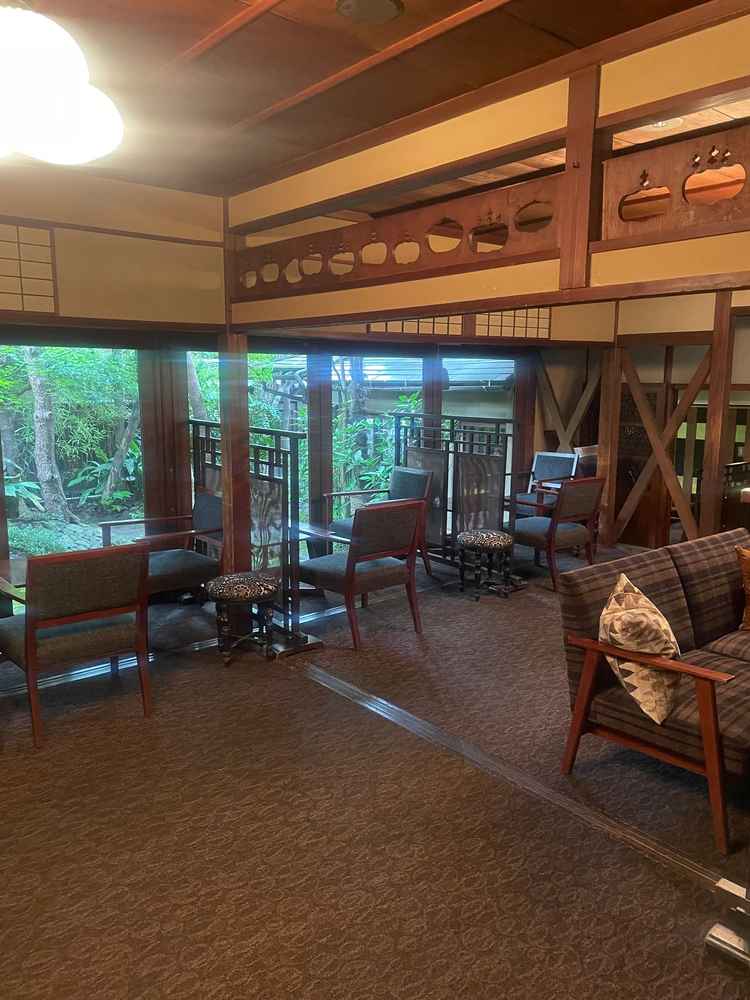 ゲスト控室の様子です。歴史と現代の調和が素晴らしいです。