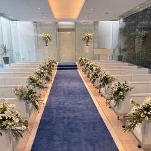 アクアテラスという名から青色を基調として色合いでとても落ち着いたような挙式会場でした。