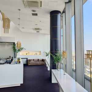 結婚式と披露宴の間に過ごすスペース。