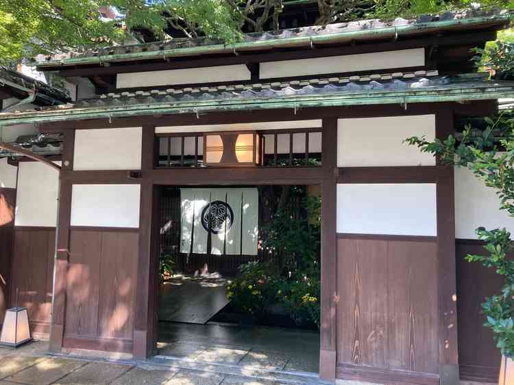 伝統的な門構え