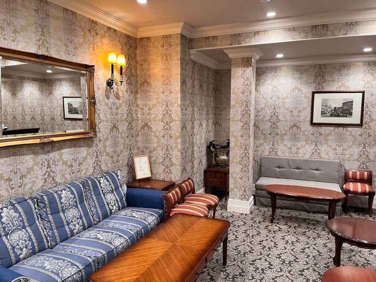 親族控室です。仕切りがあってエリアを柔軟に分けることができて良かったです。