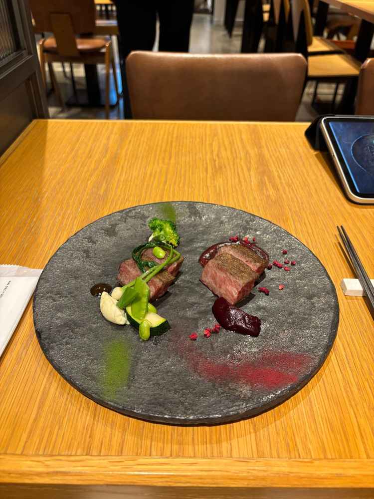 お肉のコース食べ比べ。全てのコースを食べ比べられるのはありがたい