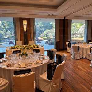 鳳凰の間という宴会場です。庭園を望む良いロケーションでした。