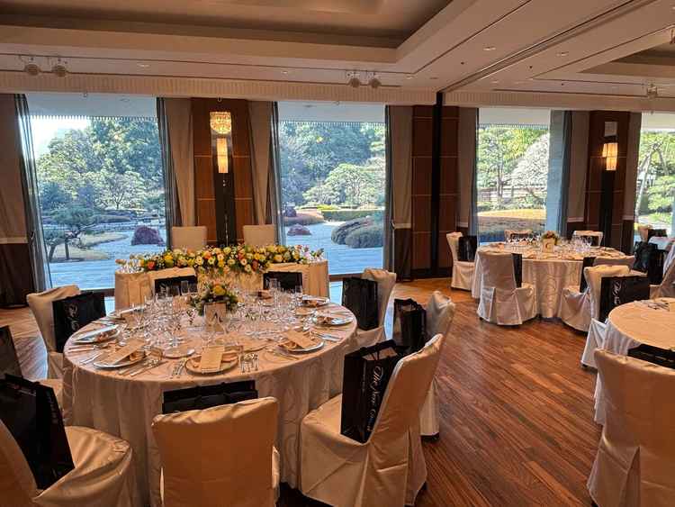 鳳凰の間という宴会場です。庭園を望む良いロケーションでした。