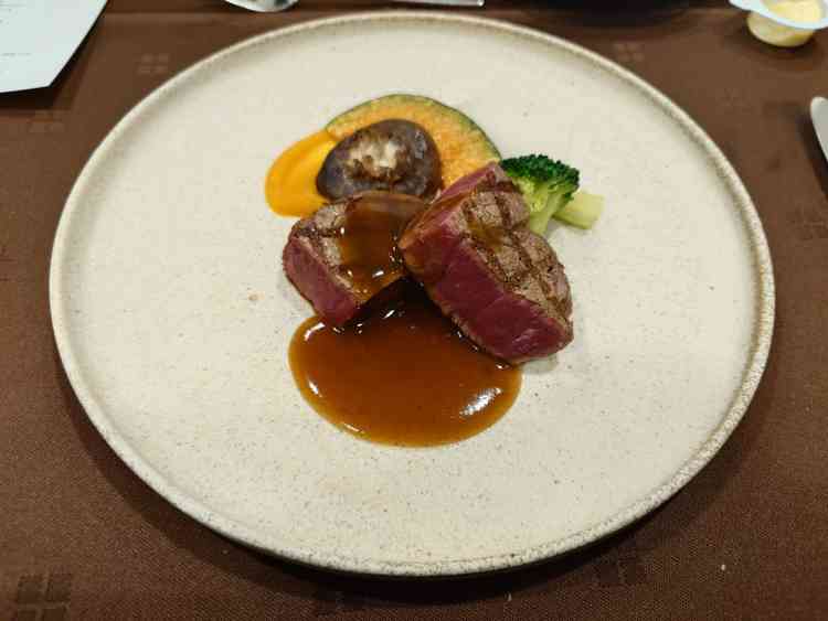 試食のメイン料理。前菜からデザートまで試食させていただきましたが、全てとても美味しかったです。