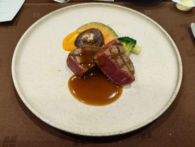 試食のメイン料理。前菜からデザートまで試食させていただきましたが、全てとても美味しかったです。