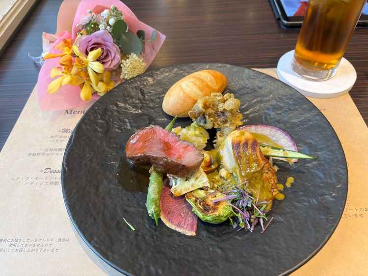 試食で食べた神戸牛のローストのペリグーソースと近海真鯛のポワレ、季節野菜のガルニチュールと共にです