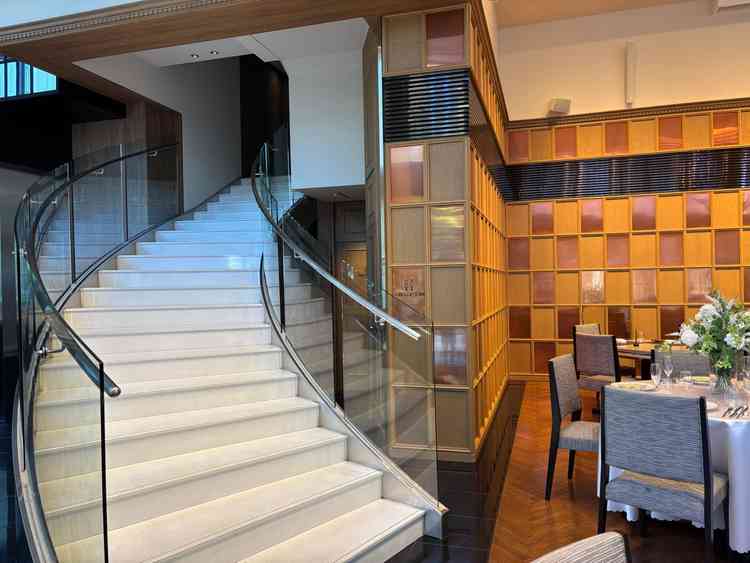 1階にある披露宴会場。天井が高く、開放的。