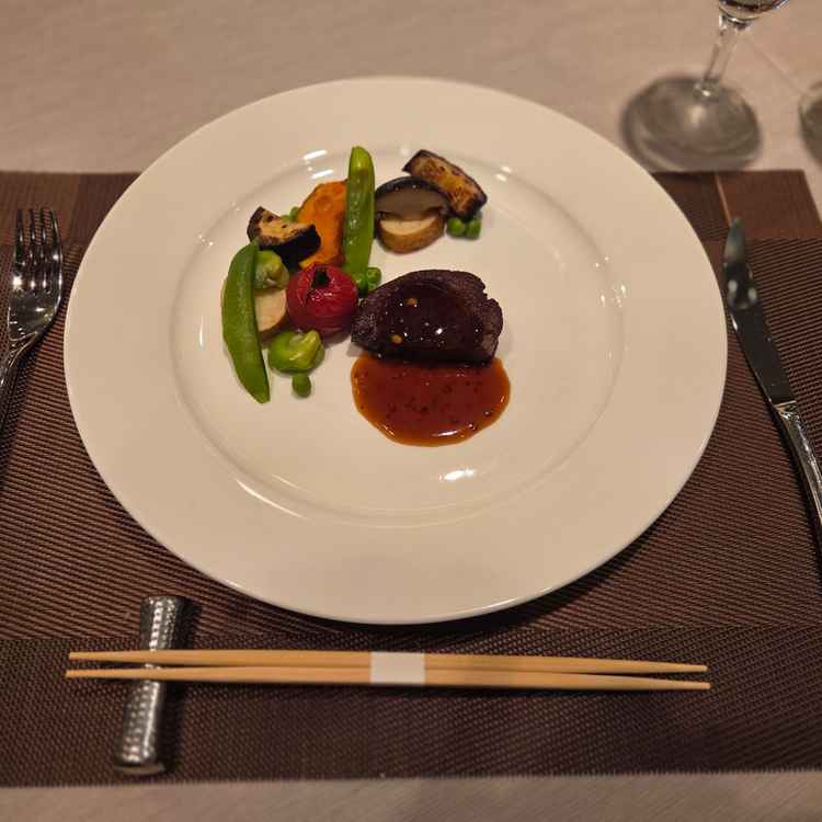 メインは肉質の良さがわかるもので、これも美味しかったです。