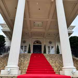 憧れていた大階段です。シャボン玉の演出をしていただき、彼と一緒におりました！