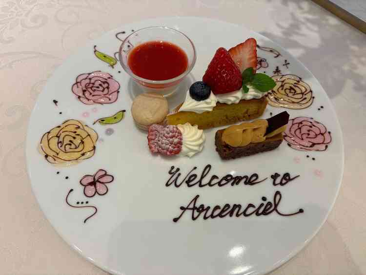 前菜・スープ・メイン・デザートを試食。全部美味しかっです！