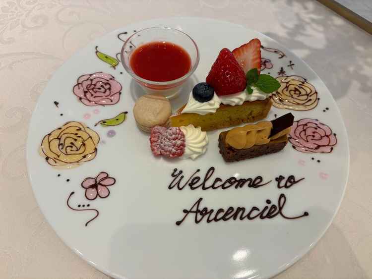 前菜・スープ・メイン・デザートを試食。全部美味しかっです！