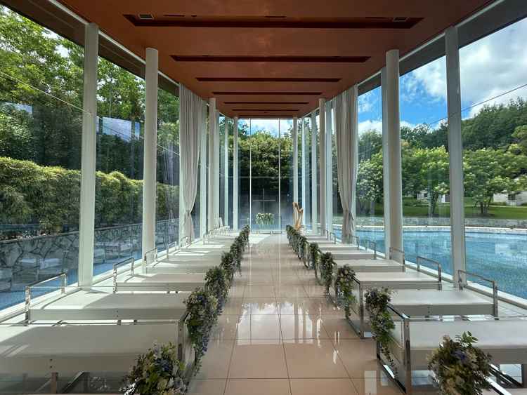 チャペルの雰囲気を見学しました。幻想的で良かったです。