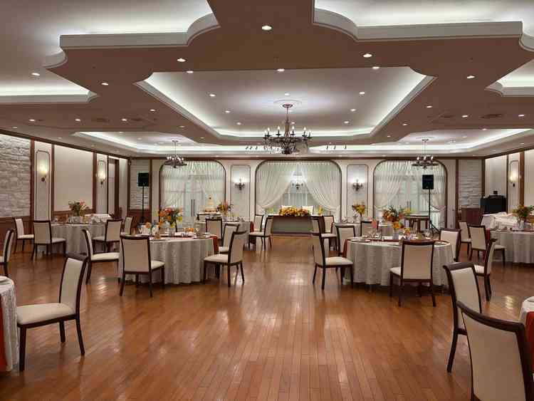 暖かみのある披露宴会場。親しみがある。