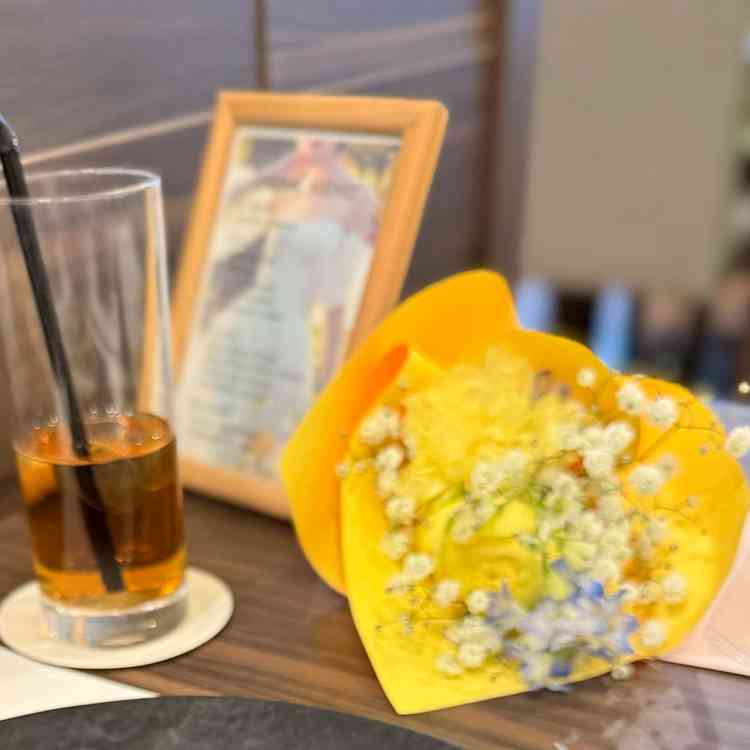 式場見学後にいただいたブーケ。生花で香りも色もよい。実際の式に使うクオリティの花