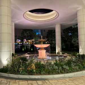 エントランス入口には噴水がある！