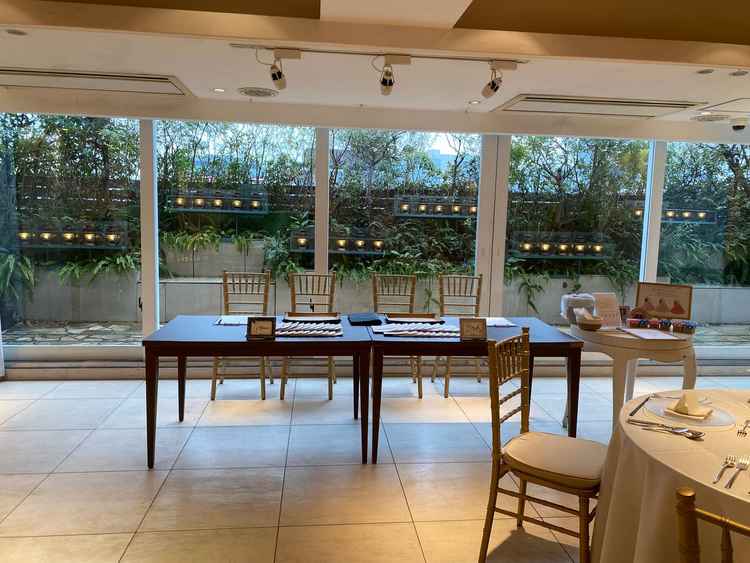 パーティー会場ですが、ゲストの受付も同じ場所だそうです。