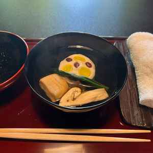 試食で頂いたお椀。秋の味覚松茸がすごく美味しかったです。品のある薄味で素材が生かされています。