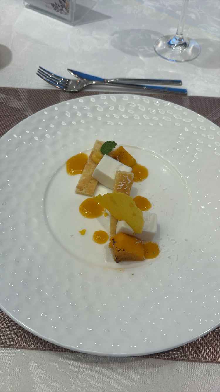 コース料理の試食で出てきた1品。デザートで美味しかった。