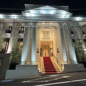 外観。駅から少し離れた静かな通りの中にあり、目立っていました。