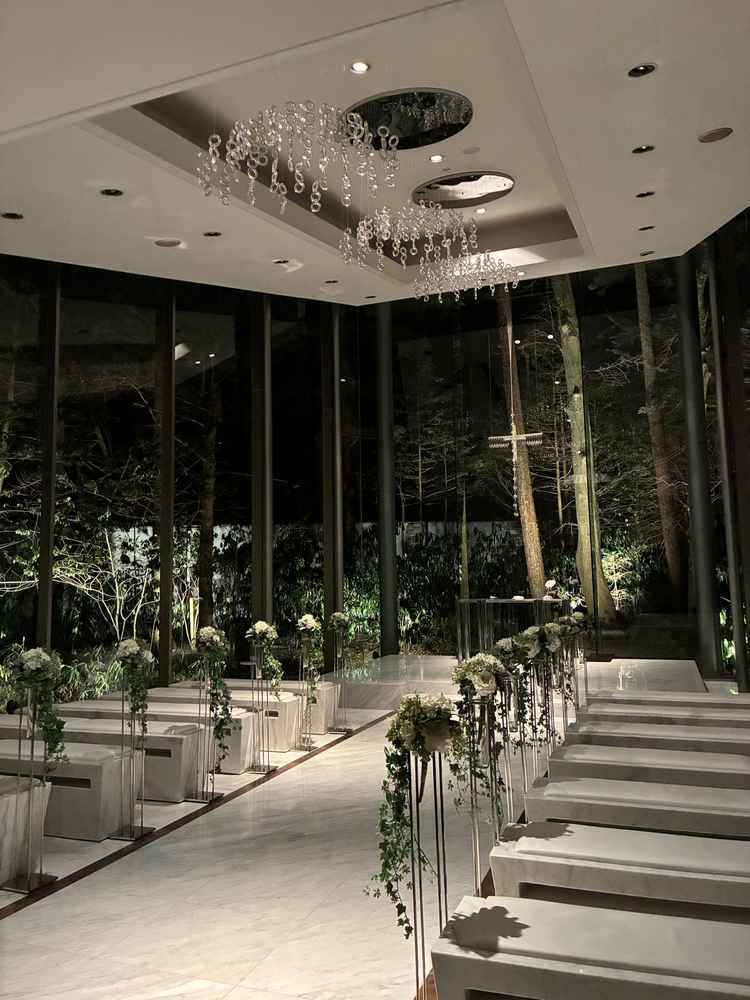 全面ガラス張りチャペル。夜で外は暗かったですがそれでも圧巻でした。