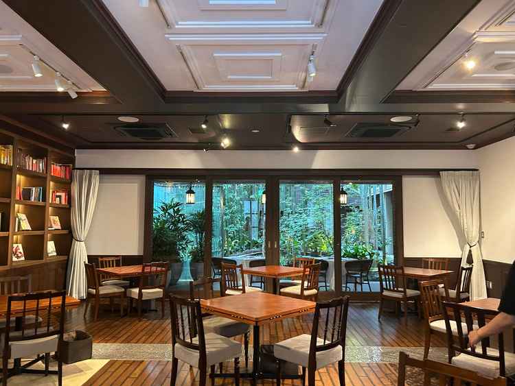 少人数婚にもぴったりな、温かみを感じる雰囲気と竹林の眺めが素晴らしい披露宴会場でした。