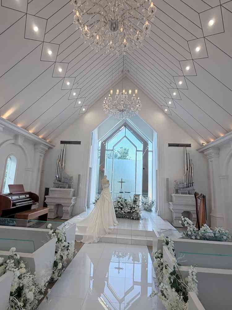 純白のチャペルの雰囲気もよく、とても素敵でした。