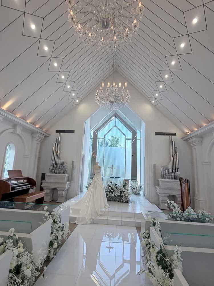 純白のチャペルの雰囲気もよく、とても素敵でした。