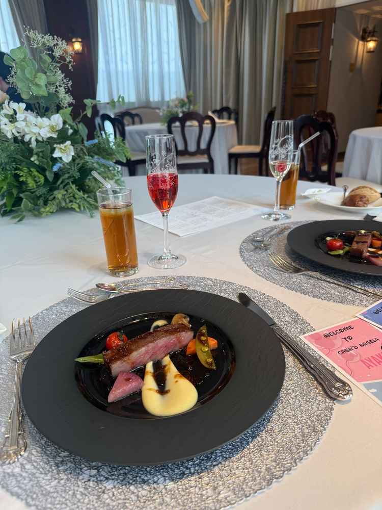 料理は非常においしく、特にこの肉料理が絶品であった