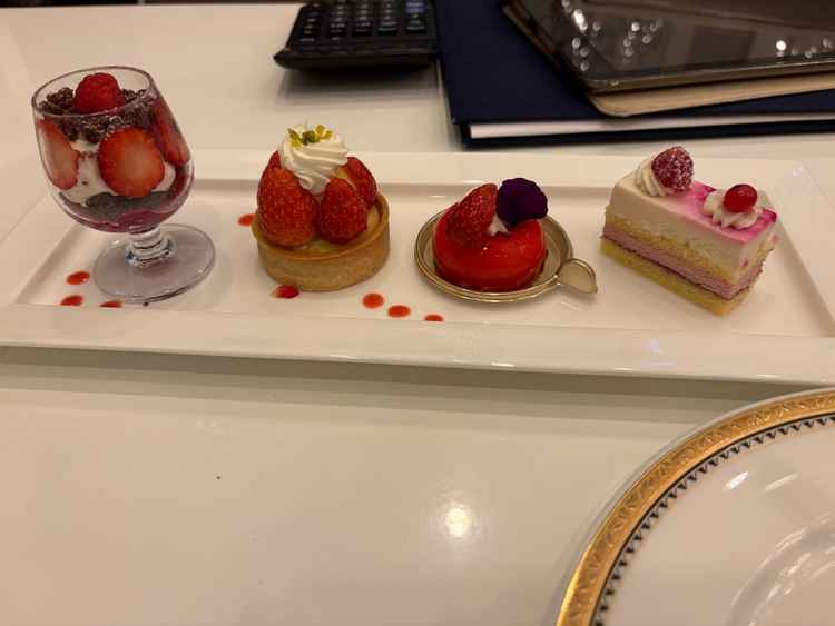 季節ものを使用したアフタヌーンティー