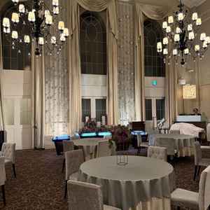 披露宴会場ーかなり天井の高い会場に圧倒されました