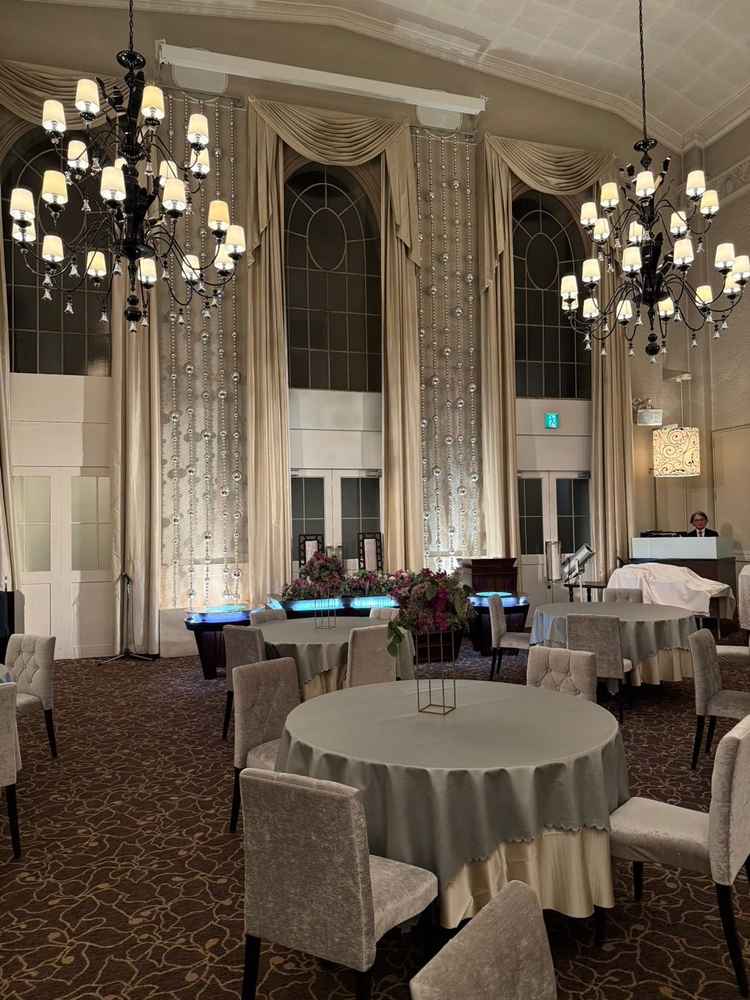 披露宴会場ーかなり天井の高い会場に圧倒されました