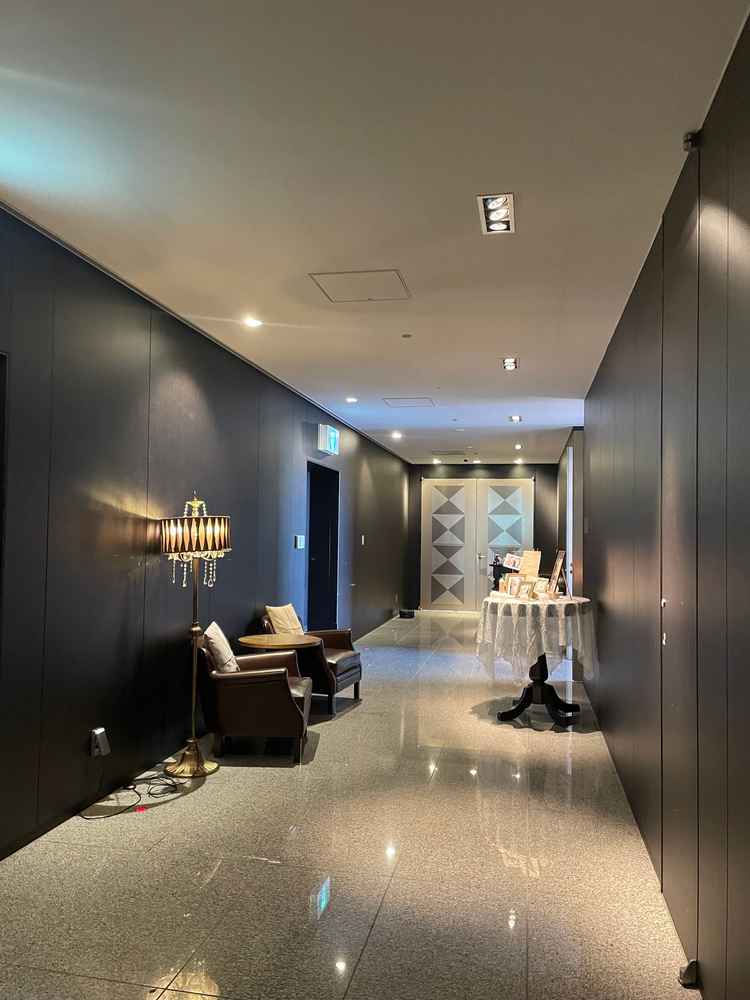 待合室までの通路から貸し切りなので通路にも自由に写真を飾り付けられるところも魅力的でした。