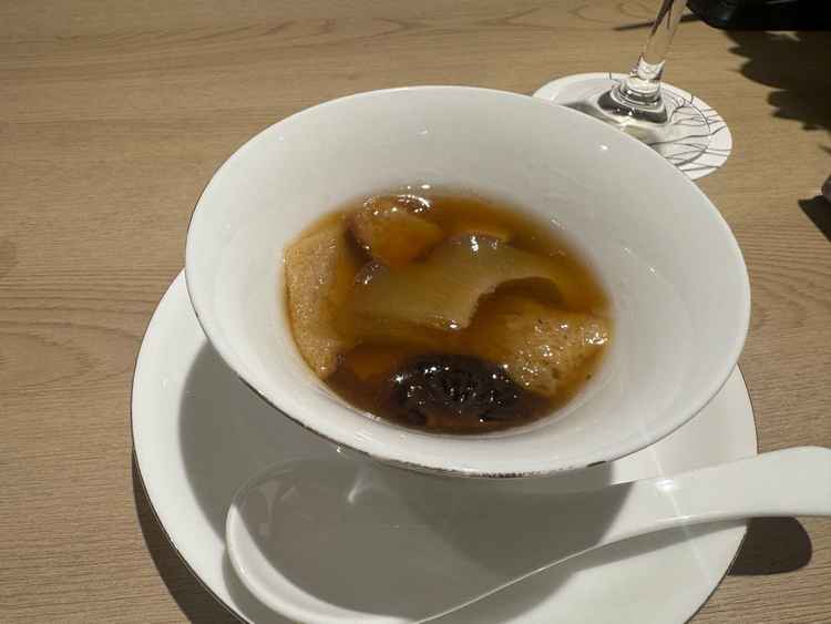 フカヒレが贅沢に入ったスープをいただきました。美味しかったです。