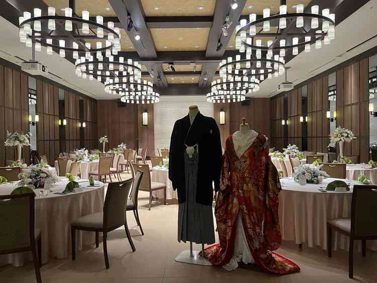 二つ目の会場。窓はないが、雰囲気は大人っぽくて素敵だった。