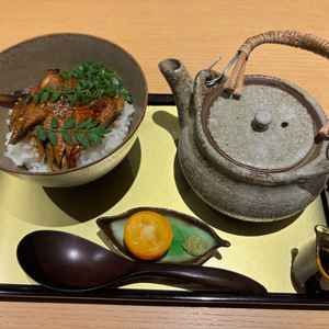 ごはんがとてもおいしいのでゲストに満足していただけると思います。新和食で箸を使うので高齢の方も安心。