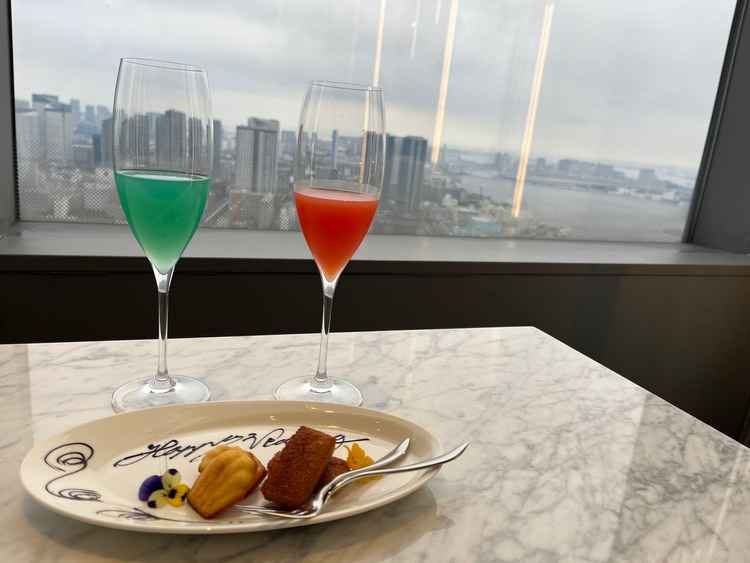 ゲストの待機場所。眺望がよく、ウェルカムドリンクも美味しかった