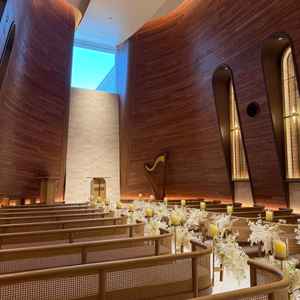 チャペルの写真。リニューアルされたため自然光が入り、広く暖かい印象だった。