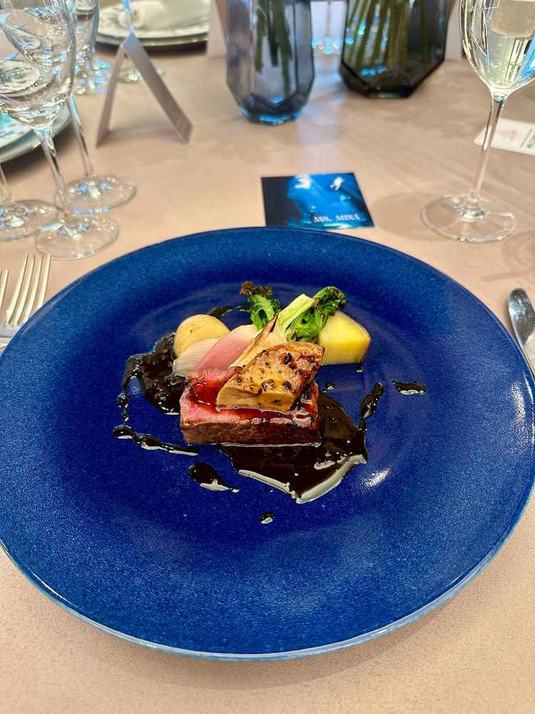 試食させていただいたフィレ肉はとても柔らかく、ナイフを入れるとすっと切れるほどでした。