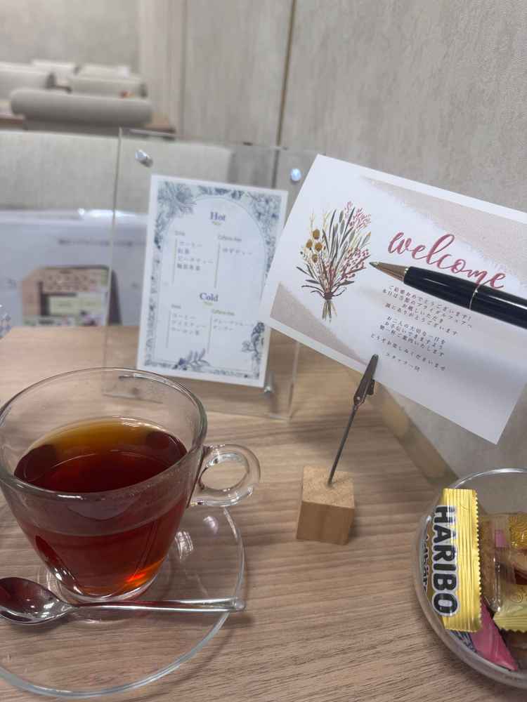 座ってすぐに担当者の挨拶と、ウェルカムドリンクをいただいた。少なくなるたびに声をかけてくれた