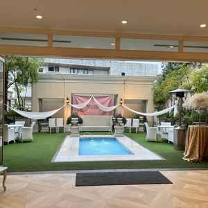 披露宴会場にあるオープンテラス、開放的でとても良かったです。フォトスポットにも良いとの事でした。