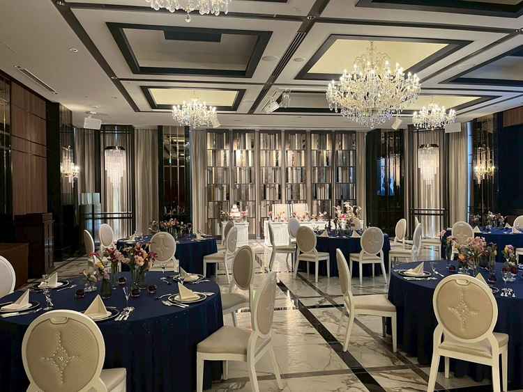 十分な広さのある披露宴の会場だった。モニター、オープンキッチンが完備され、幅広い演出が可能な会場。