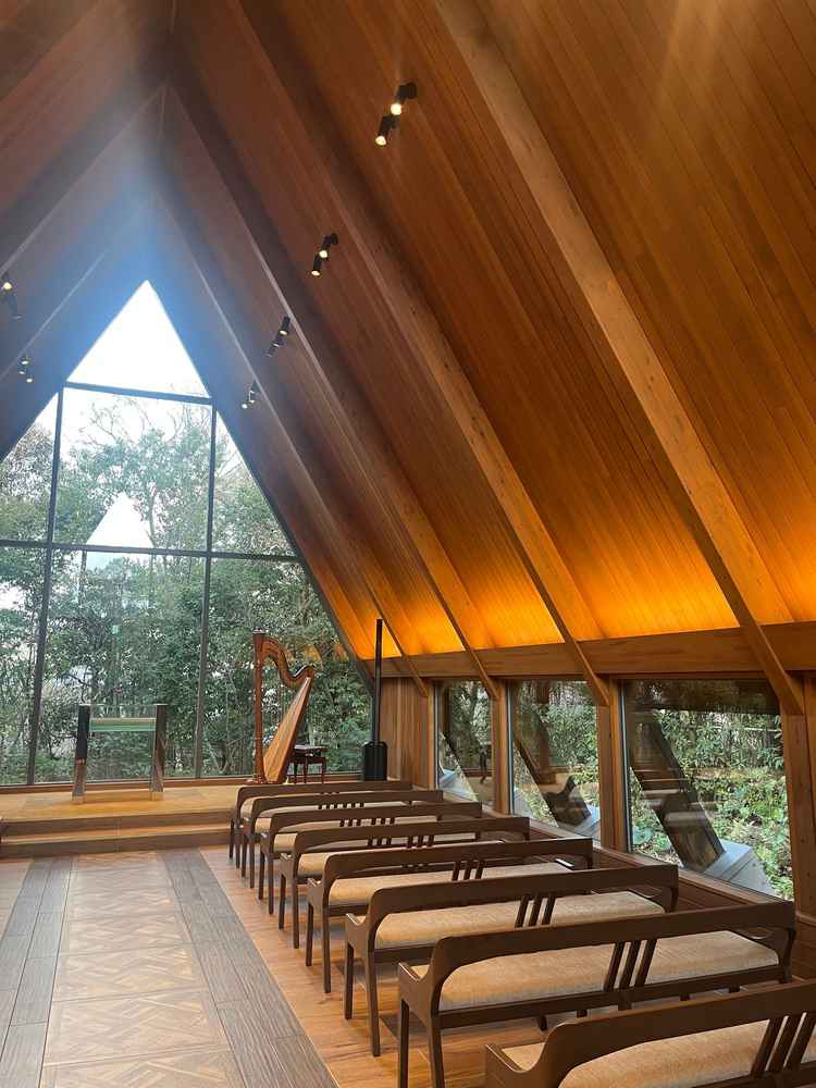 自然をバックに誓う挙式会場