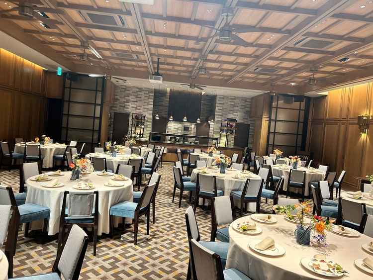 地下の食事会場